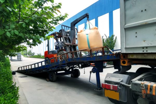 集装箱装车平台登车桥解决装卸难题_让效率倍增