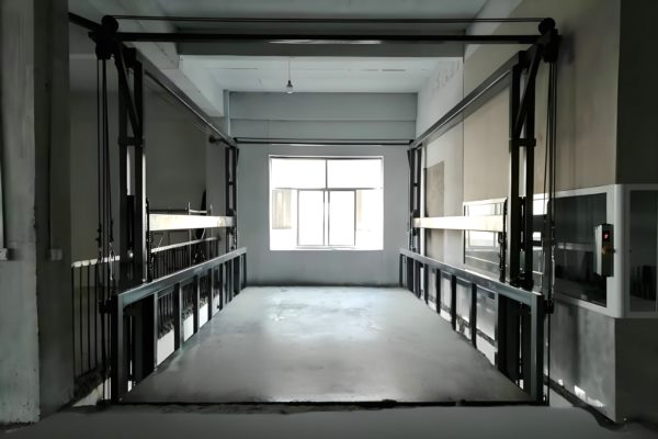 大型导轨升降机图片